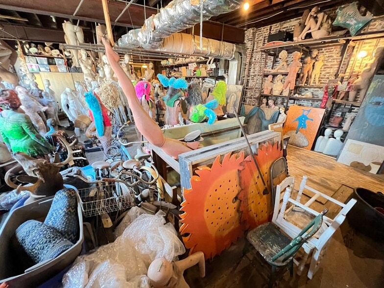 More Photos Of 1438-1442 Light St, Baltimore Showroom For Sale