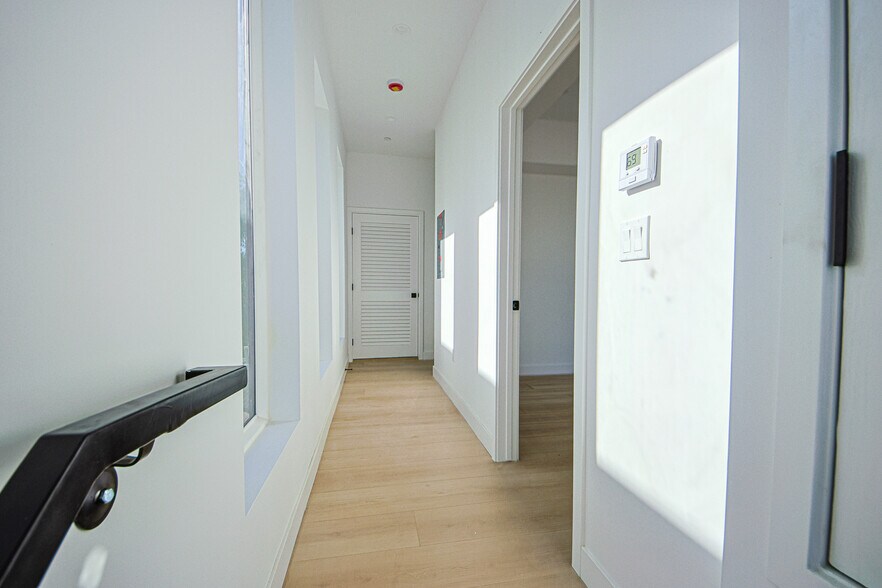 More Photos Of 6401 Odessa Ave, Lake Balboa Multifamily For Sale