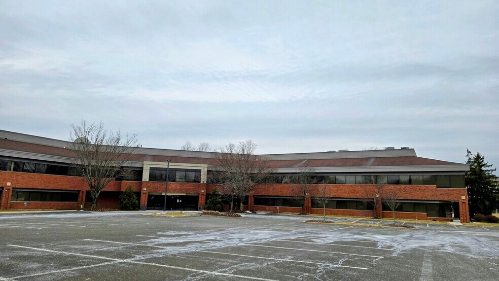 More Photos Of 255 Business Center Dr, Horsham Township Office For Lease