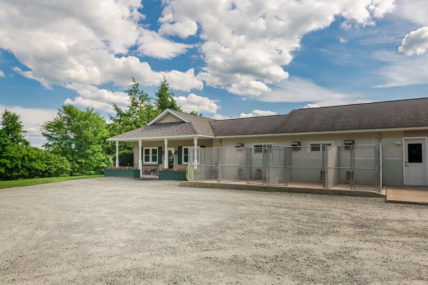 More Photos Of 175 Decoverly Lane, Falls Specialty For Sale