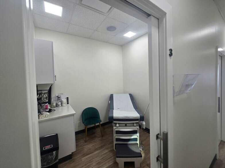 More Photos Of 9530 Queens Blvd, Rego Park Storefront For Sale