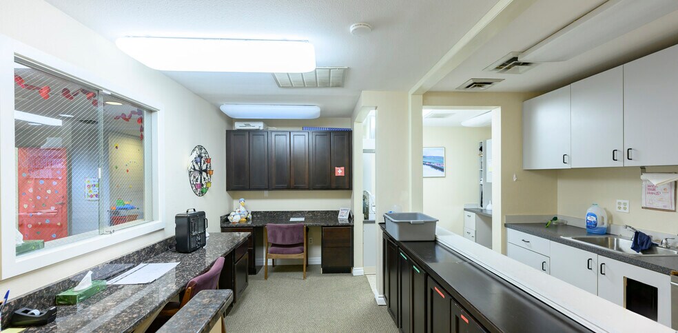 More Photos Of 504 Villa Rd, Newberg Medical For Sale