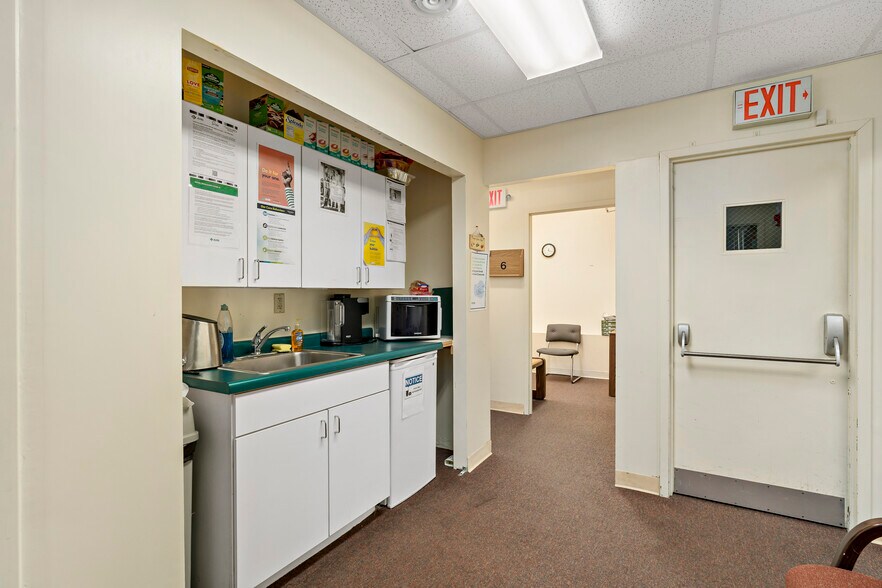 More Photos Of 7125 Saltsburg Rd, Pittsburgh Medical For Sale