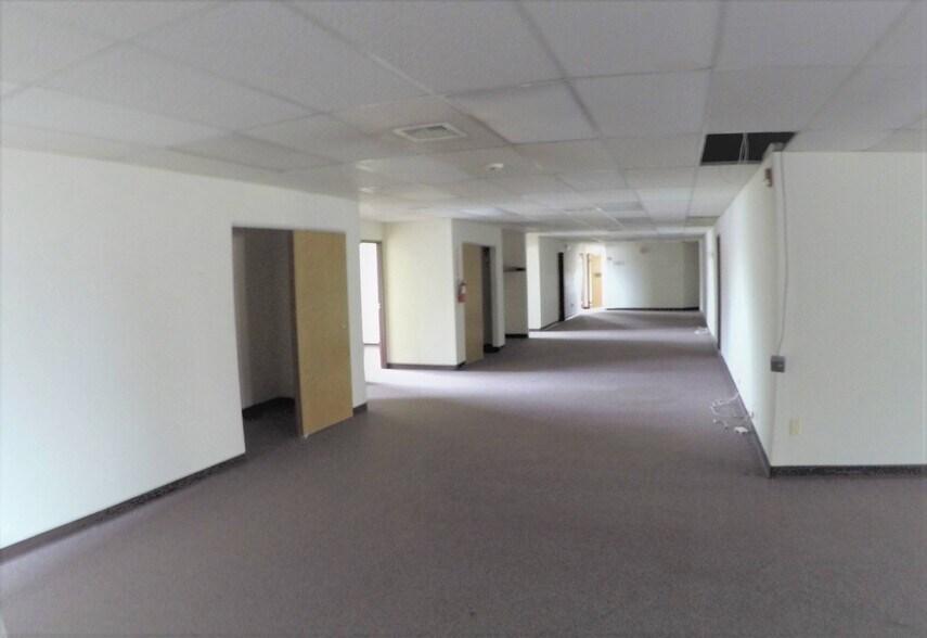 More Photos Of 8901 Bergenline Ave, North Bergen Storefront Retail Office For Lease