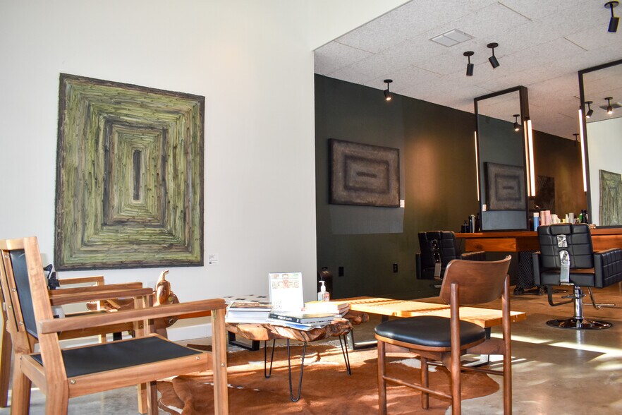 More Photos Of 1632 S 1st St, Austin Office For Lease