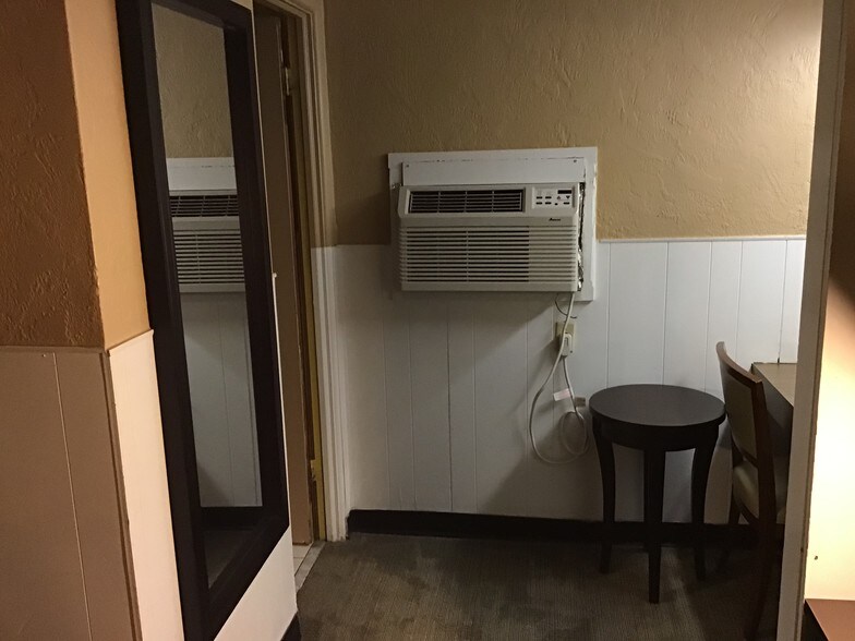 More Photos Of 601 N State St, Bunnell Hotel For Sale