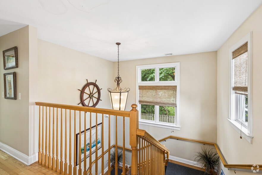 More Photos Of 704 Howe St, Point Pleasant Office For Sale