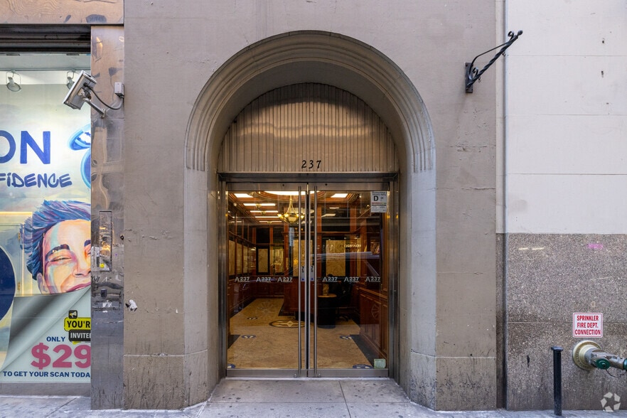 More Photos Of 237 W 37th St, New York Office For Lease