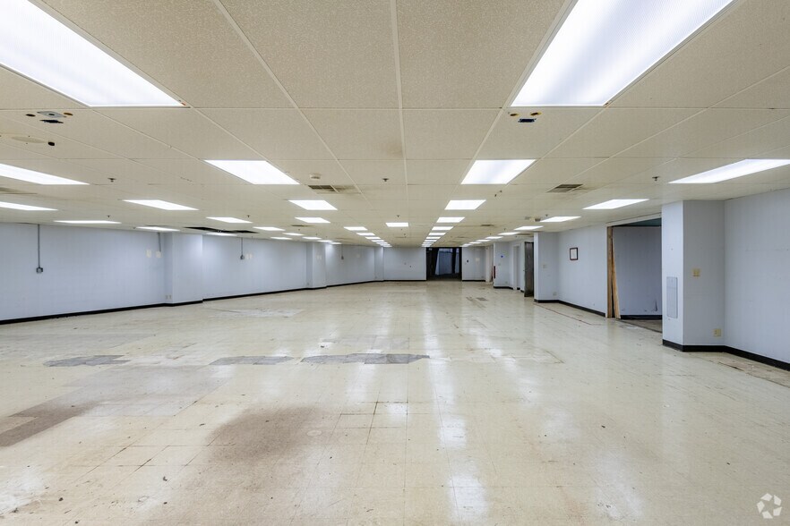 More Photos Of 612 E Lake St, Lake Mills Industrial For Sale