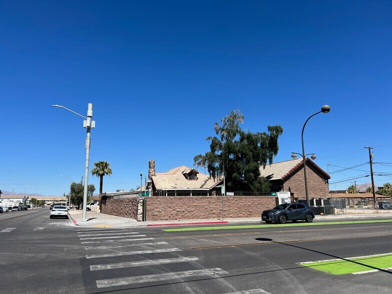 More Photos Of 900 E Ogden Ave, Las Vegas Office For Sale