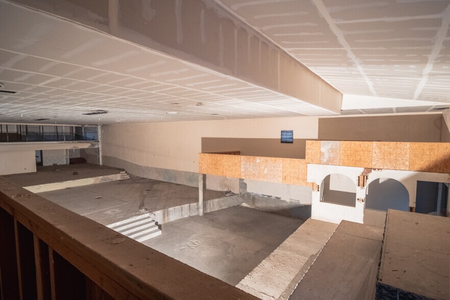 More Photos Of 1191 E Santa Clara St, San Jose Movie Theatre For Lease