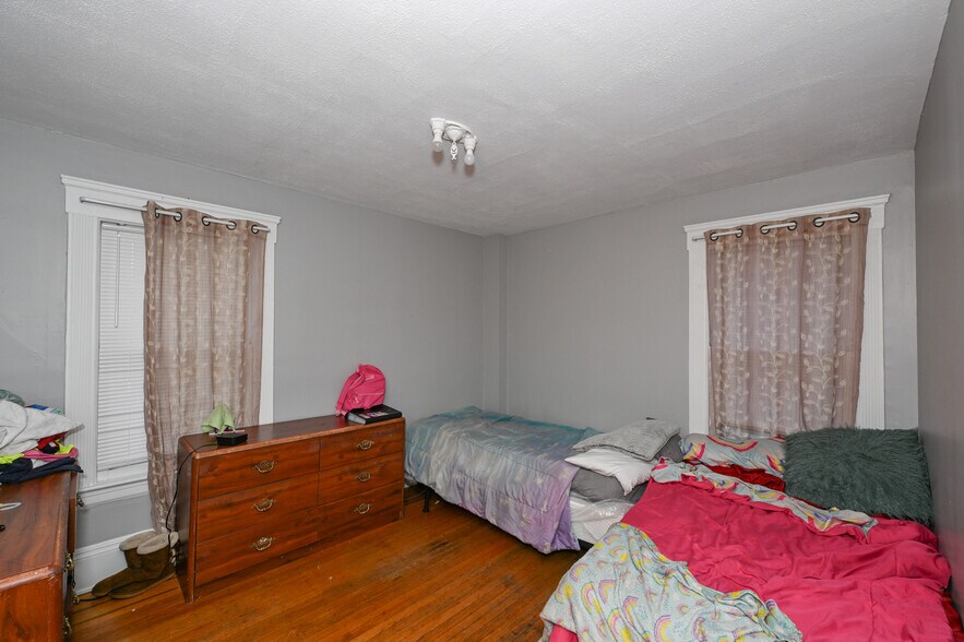 More Photos Of 2869 Hampshire Rd, Cleveland Heights Multifamily For Sale