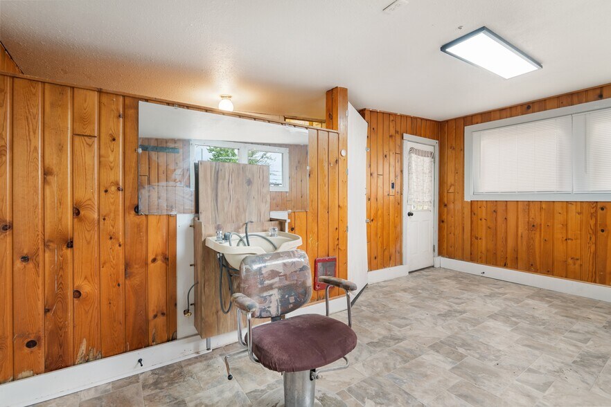 More Photos Of 191 SW 5th Ave, Ontario Specialty For Sale