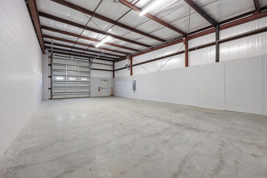 More Photos Of 3945 Lee St, Ayden Light Distribution For Lease