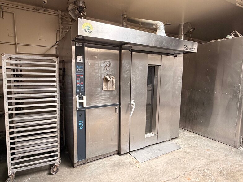 More Photos Of 1232 Broadway Ave, Seaside Storefront For Lease
