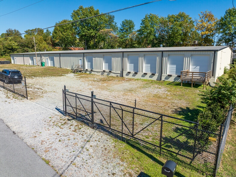 Primary Photo Of 501 Ennis St, High Point Warehouse For Sale