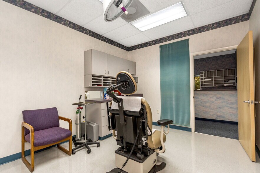 More Photos Of 7641 66th St N, Pinellas Park Medical For Sale