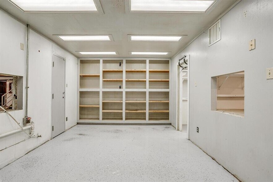 More Photos Of 640 E Highway 199, Springtown Warehouse For Lease