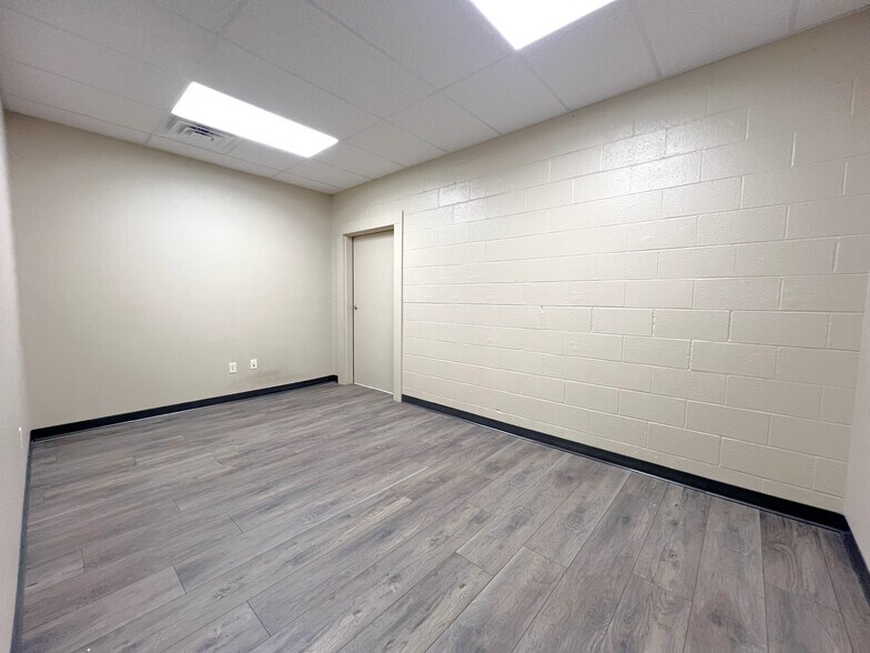 More Photos Of 200 Shannon Rd W, Sulphur Springs Storefront For Lease