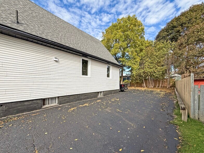 More Photos Of 364 Regent St, Orillia Religious Facility For Sale