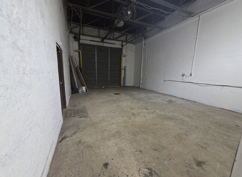 More Photos Of 114-120 Hankwoods Dr, Beckley General Retail For Lease