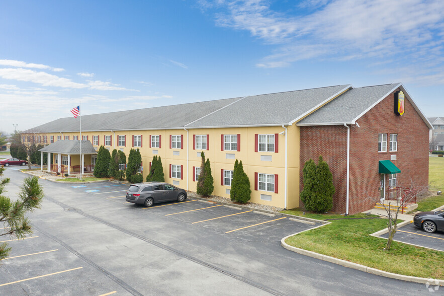 Primary Photo Of 1390 Arrowhead Dr, Maumee Hotel For Sale