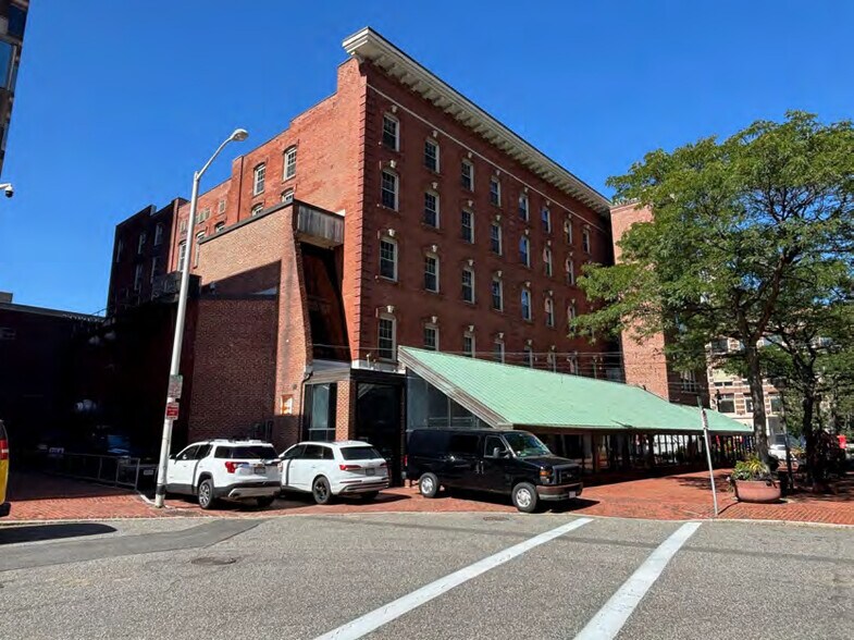 More Photos Of 1380-1402 Main St, Springfield Office For Sale