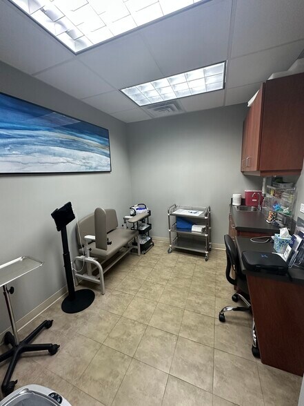 More Photos Of 2400 N Ashland Ave, Chicago Medical For Lease