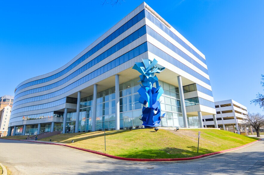 More Photos Of 40 NE Loop 410, San Antonio Office For Sale