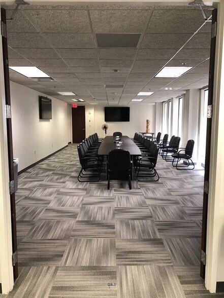 More Photos Of 235 Peachtree St NE, Atlanta Office For Lease