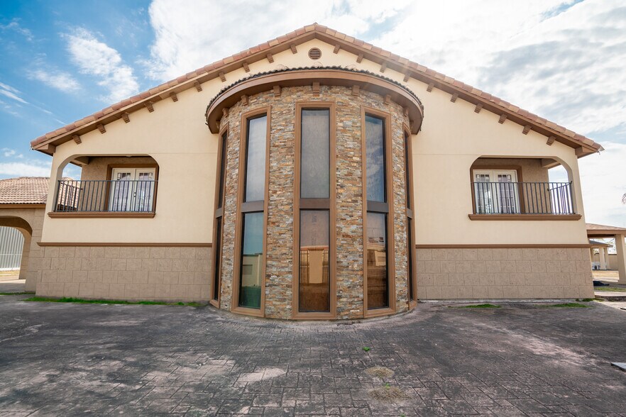 More Photos Of 2301 E Expressway 83, Donna Hotel For Sale