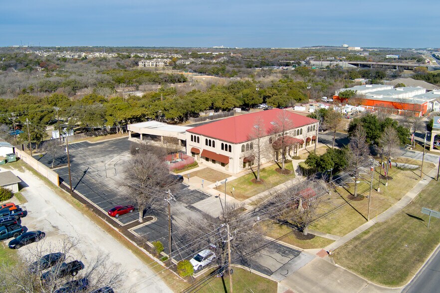 More Photos Of 12208 N MoPac Expy, Austin Bank For Lease