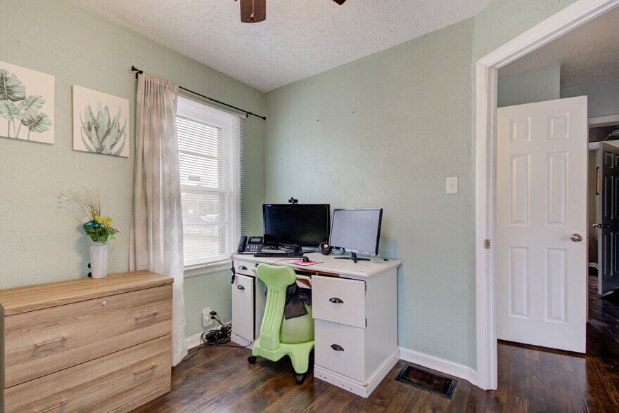 More Photos Of 4451 Old Allisonville Rd, Indianapolis Office For Sale