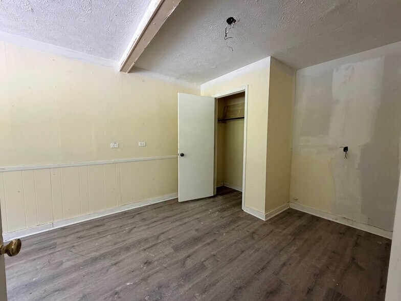 More Photos Of 484 Route 302, West Van Lear Specialty For Sale
