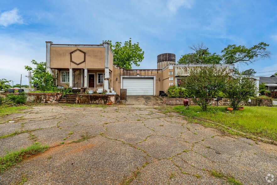 More Photos Of 110 W Valentine St, Tyler General Retail For Sale