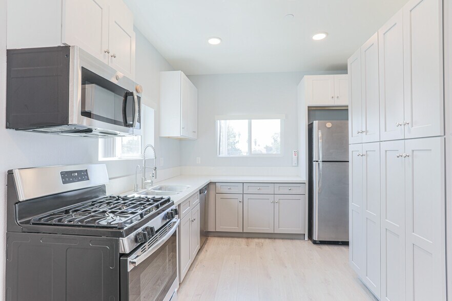 More Photos Of 1259 W 36th Pl, Los Angeles Apartments For Sale