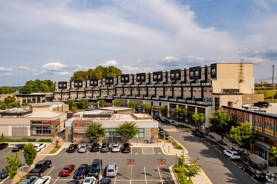 More Photos Of 21435 Epicerie Plz, Sterling Unknown For Lease