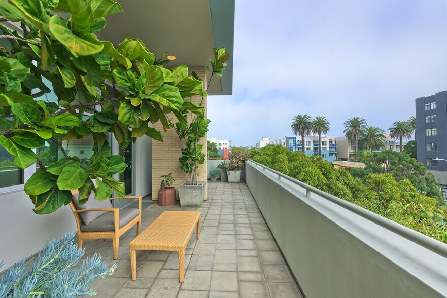 More Photos Of 619 Arizona Ave, Santa Monica Office Residential For Lease