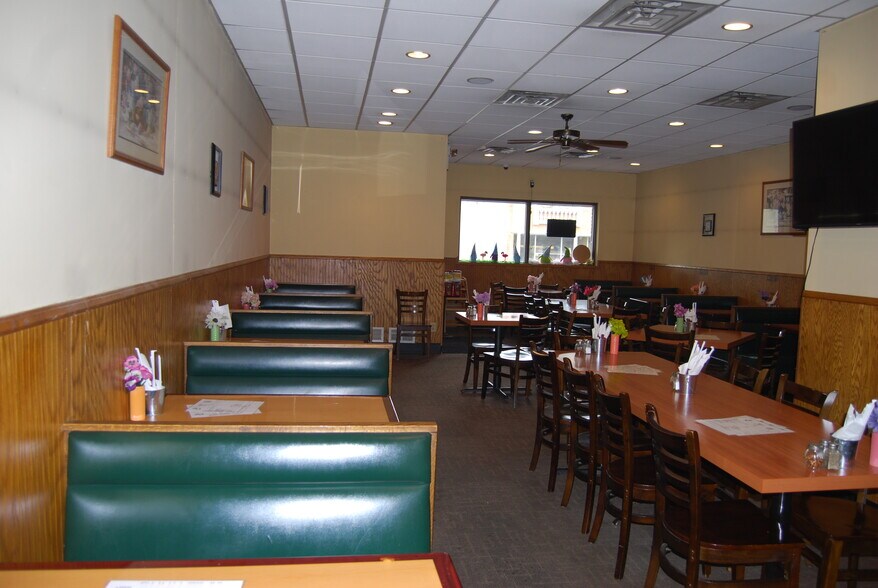 More Photos Of 2565 E 7th Ave, North Saint Paul Restaurant For Sale