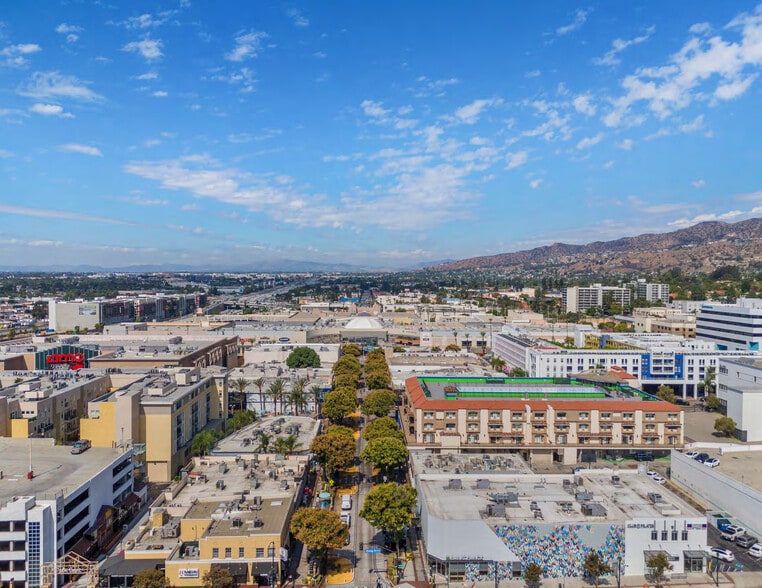 More Photos Of 130-140 N San Fernando Blvd, Burbank Storefront For Sale