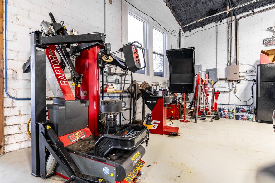 More Photos Of 425 Gum St, North Little Rock Auto Repair For Sale