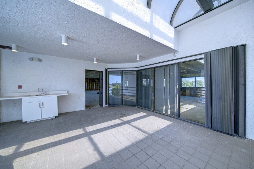 More Photos Of 2455 SW 27th Ave, Miami Medical For Lease