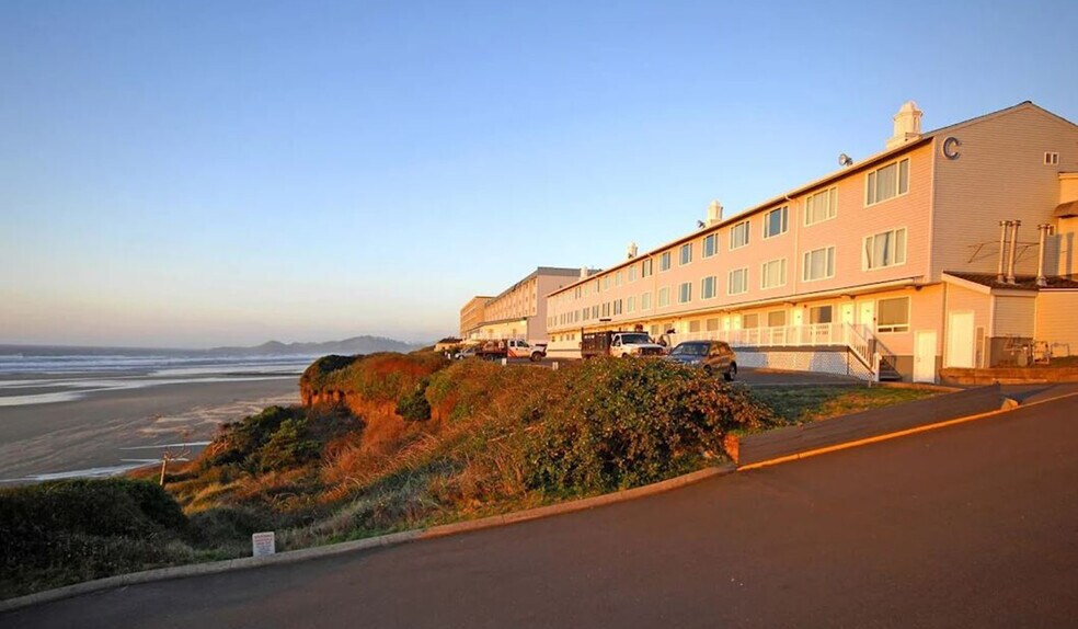 More Photos Of 536 SW Elizabeth St, Newport Hotel For Sale