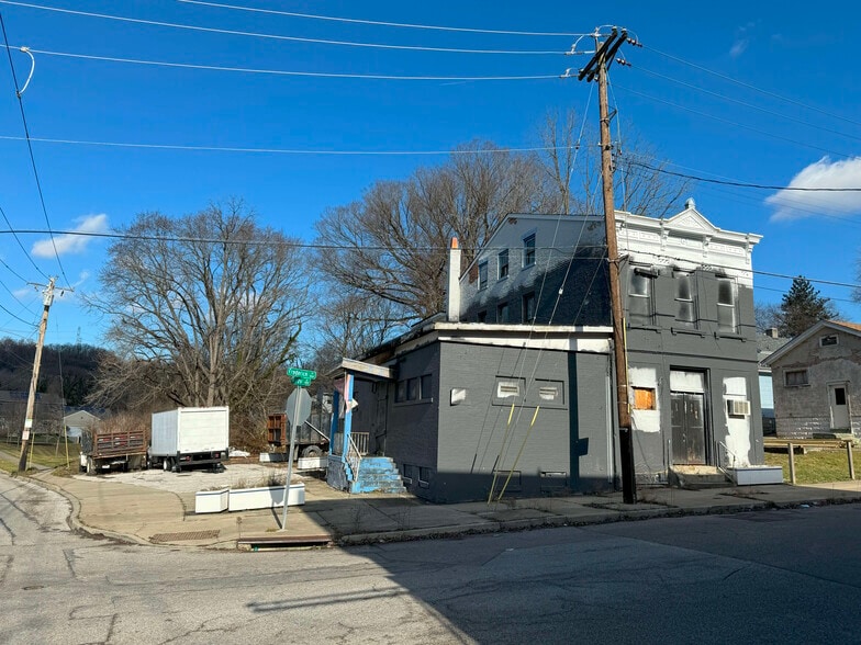 More Photos Of 1664 Frederick Ave, Cincinnati Freestanding For Sale