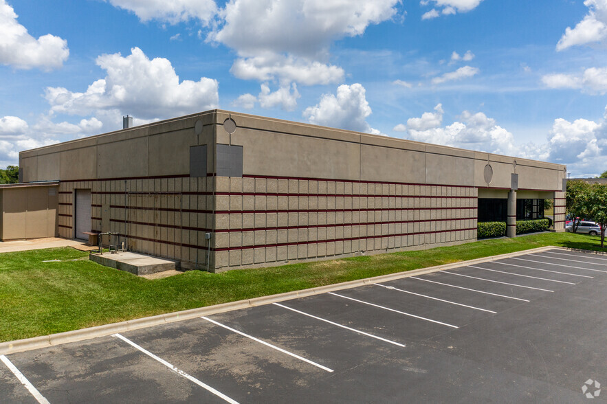 Primary Photo Of 2113 Wells Branch Pky, Austin Light Manufacturing For Sale