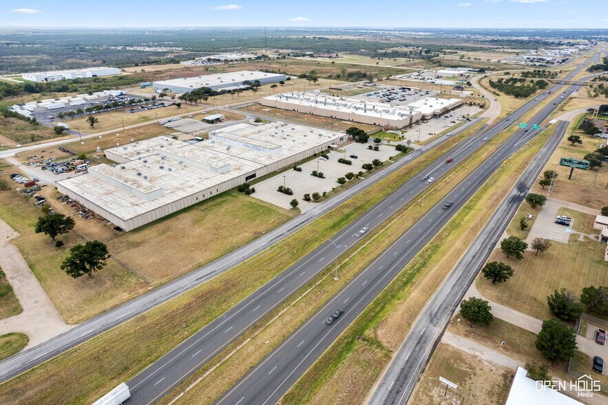 More Photos Of 2813 Central Fwy E, Wichita Falls Industrial For Sale
