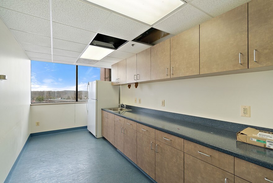 More Photos Of 4221 Walney Rd, Chantilly Office For Lease