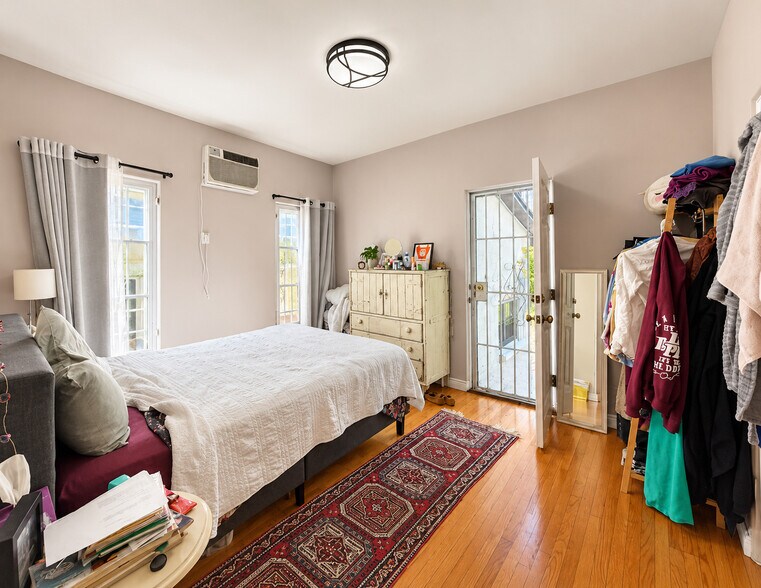 More Photos Of 1347 N Mansfield Ave, Los Angeles Apartments For Sale