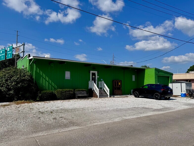 More Photos Of 127 W Calhoun St, Macomb Freestanding For Sale
