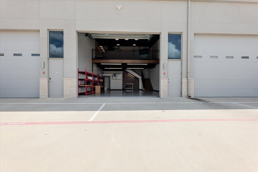 More Photos Of 1725 N Highway 377, Roanoke Industrial For Sale